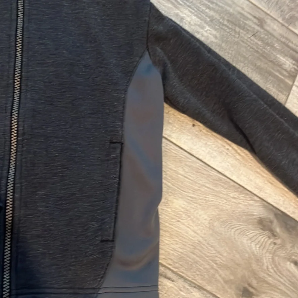 EUC The Children’s Place zip up hoodie, sz 7/8
